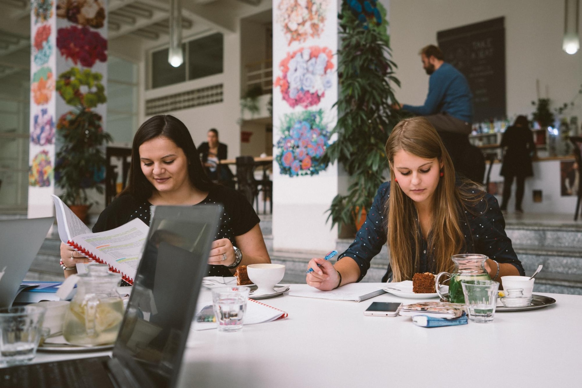 Úvod 1 Ambis. Vysoká škola