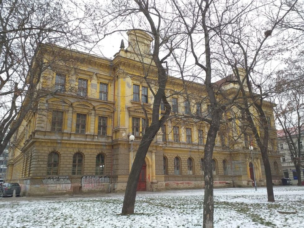 O škole Ambis. Vysoká škola v Praze a Brně